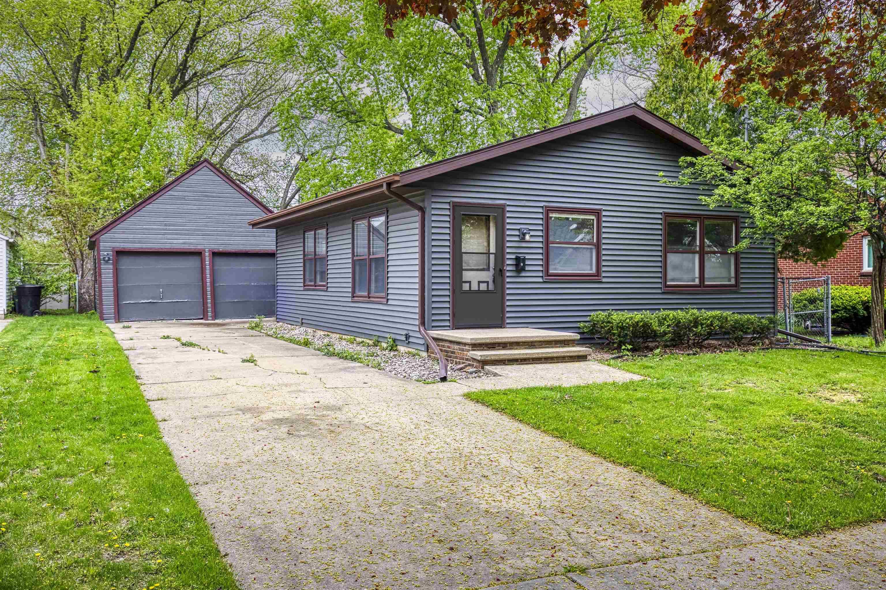 1915 N ERB ST, Appleton, WI 54911