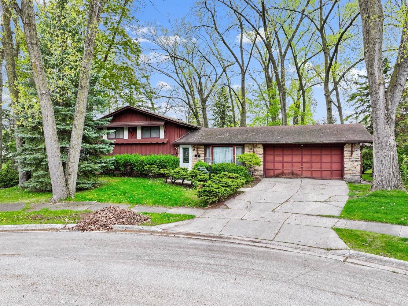 1007 THORNDALE CT, Green Bay, WI 54304-3918