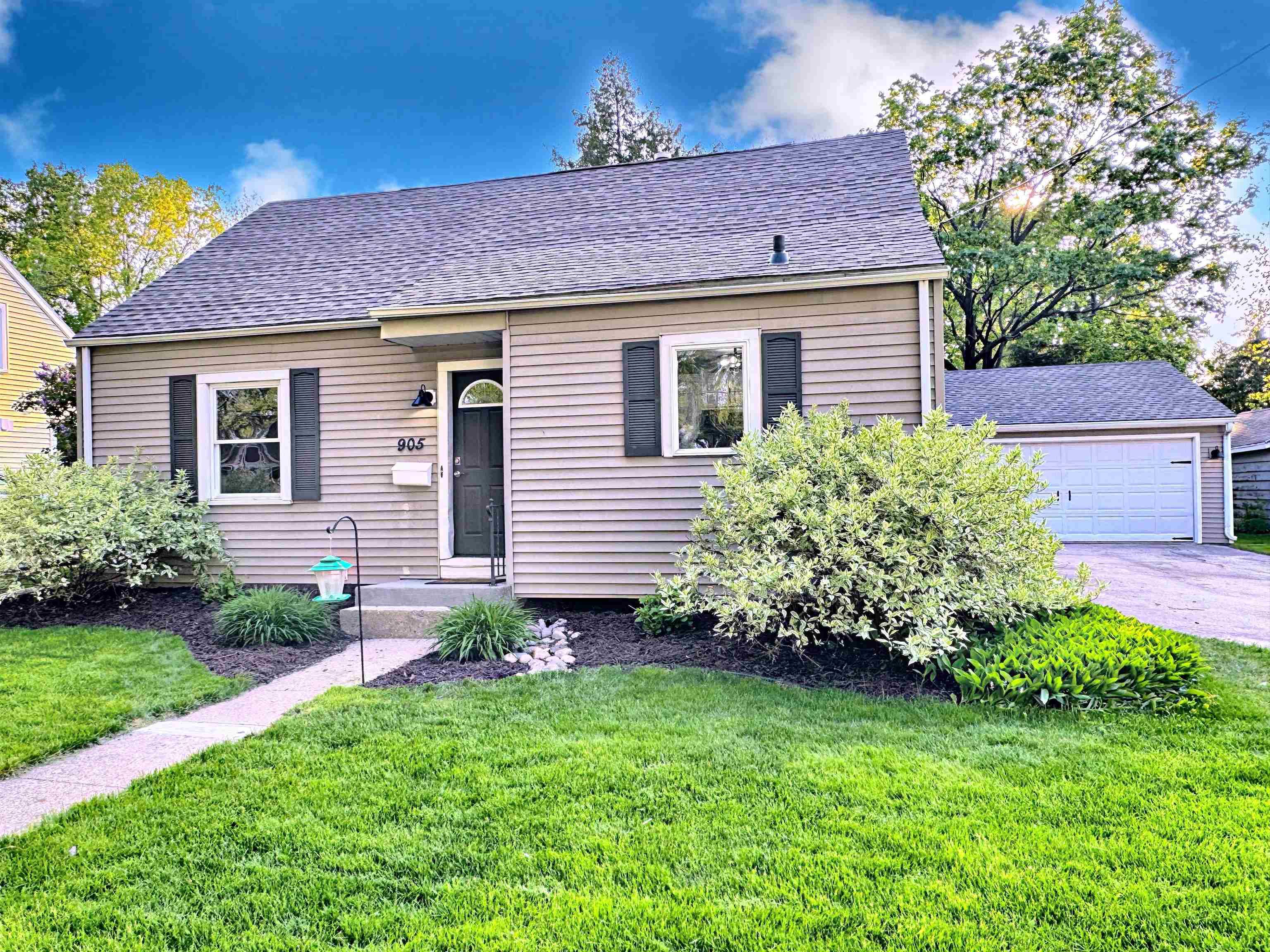 905 S WALDEN AVE, Appleton, WI 54915