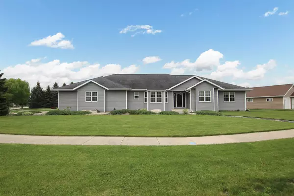 684 PRAIRIE Pkwy, Fond Du Lac, WI 54935