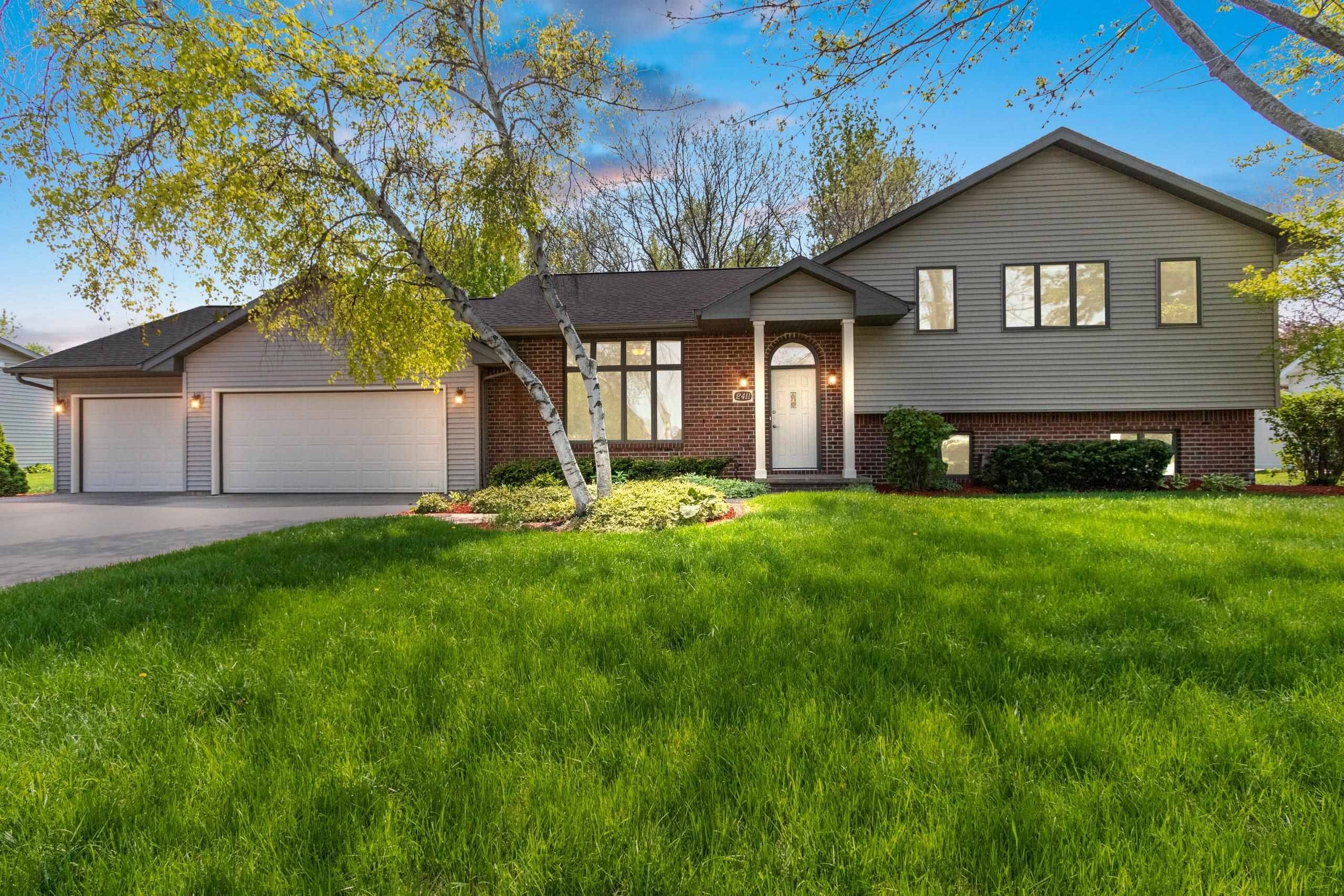 W2411 VALLEYWOOD LN, Appleton, WI 54915
