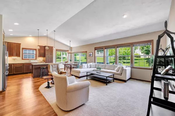 Neenah, WI 54956,1616 OAK HOLLOW LN