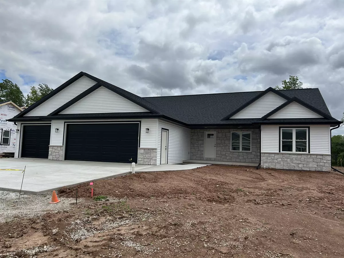 Kaukauna, WI 54130,2221 WHITE DOVE LN
