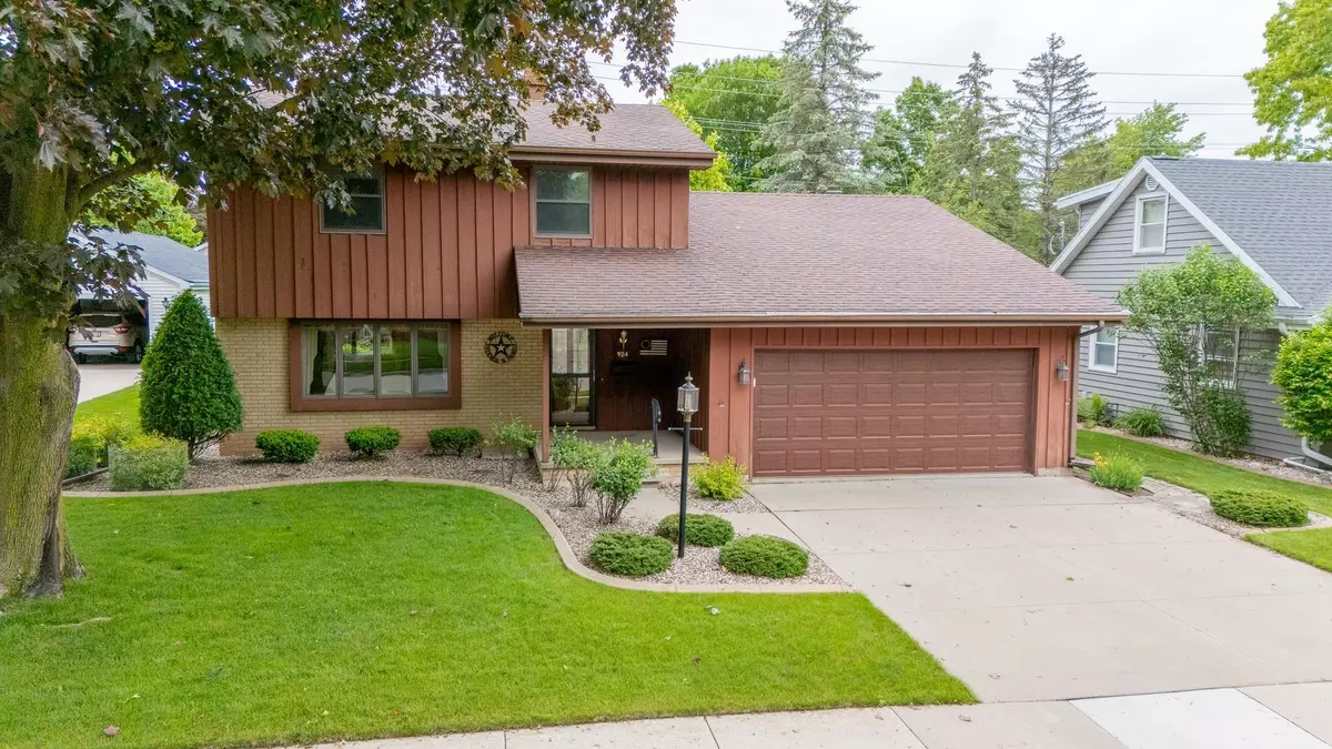 Appleton, WI 54914,924 W LINDBERGH ST