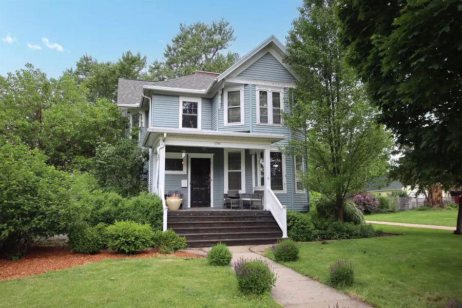 1743 DOTY ST, Oshkosh, WI 54902-6947