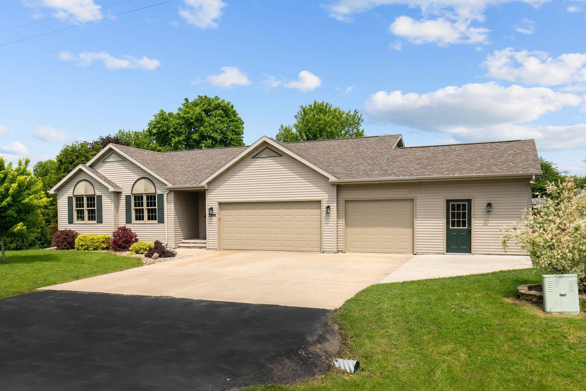 W2298 BLOCK RD, Kaukauna, WI 54915