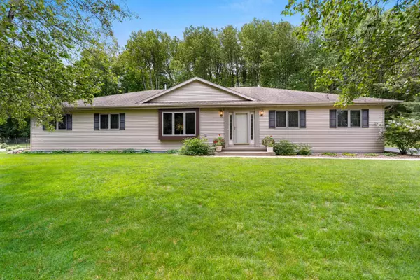 E1795 LAKE SHORE DR, Iola, WI 54945