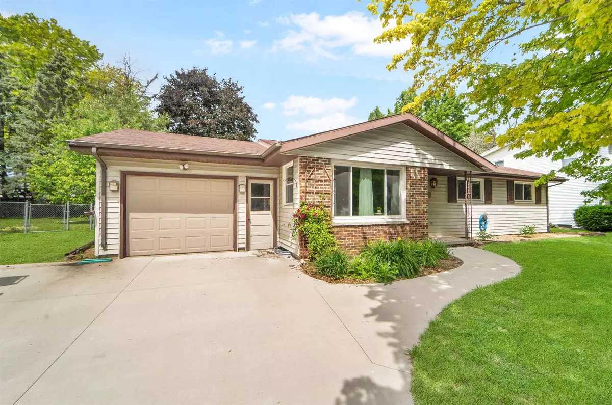 Neenah, WI 54956,1109 OXFORD CT