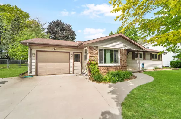 1109 OXFORD CT, Neenah, WI 54956