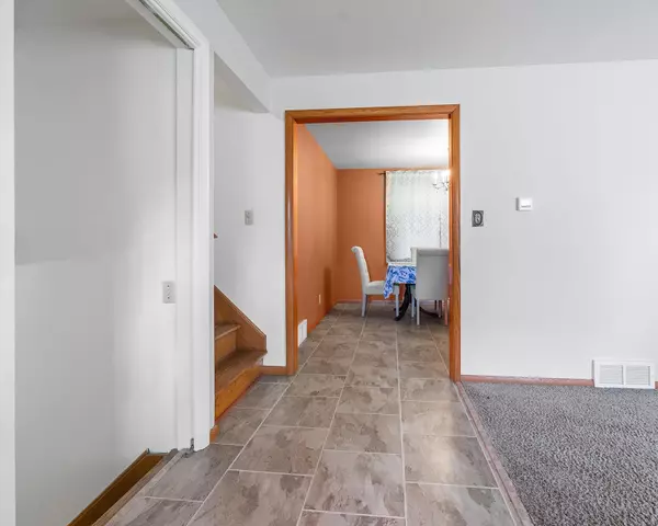 Neenah, WI 54956,814 FIELDCREST DR