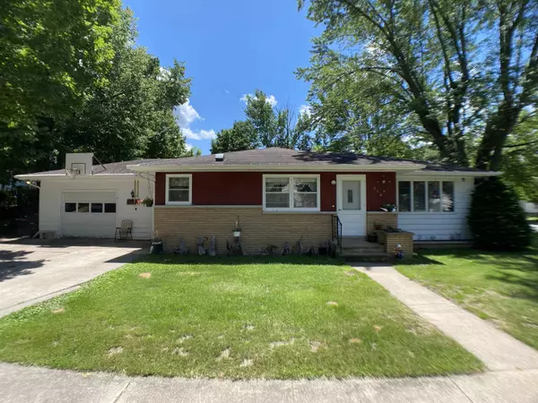 516 W PINE ST, Shawano, WI 54166