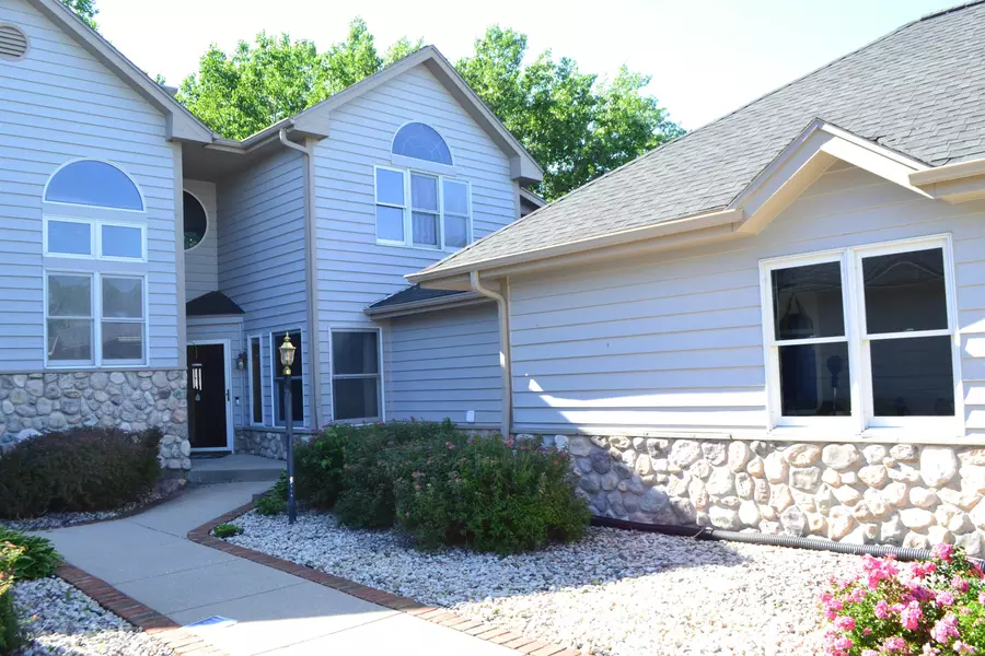 616 MONROE ST #2, Beaver Dam, WI 53916