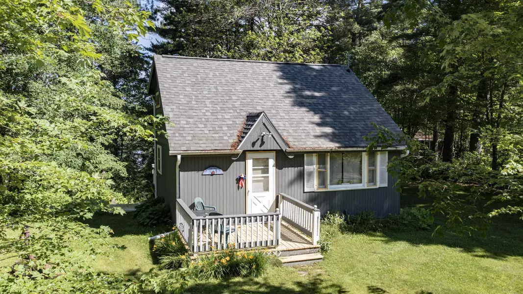 E2976 MOON LAKE CT, Iola, WI 54945