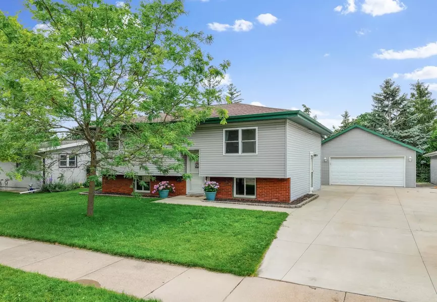 1120 MORELAND ST, Oshkosh, WI 54902-6129