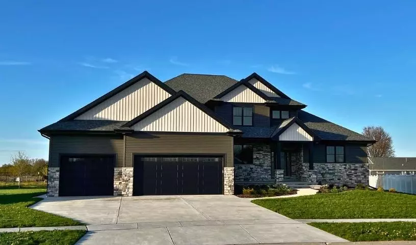 4878 PRAIRIE SCHOOL DR, Hobart, WI 54155
