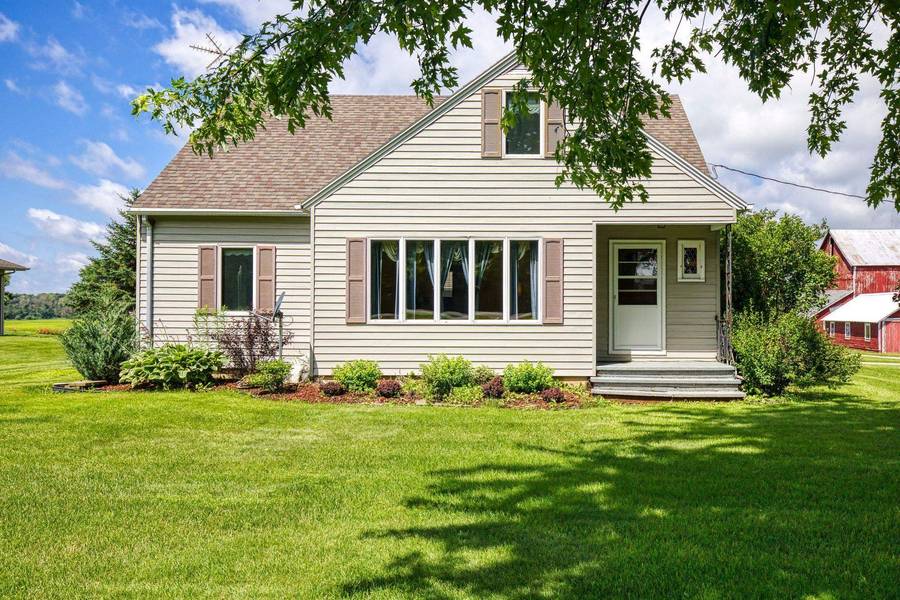 N8119 VANDEN HEUVEL RD, Seymour, WI 54165-9723