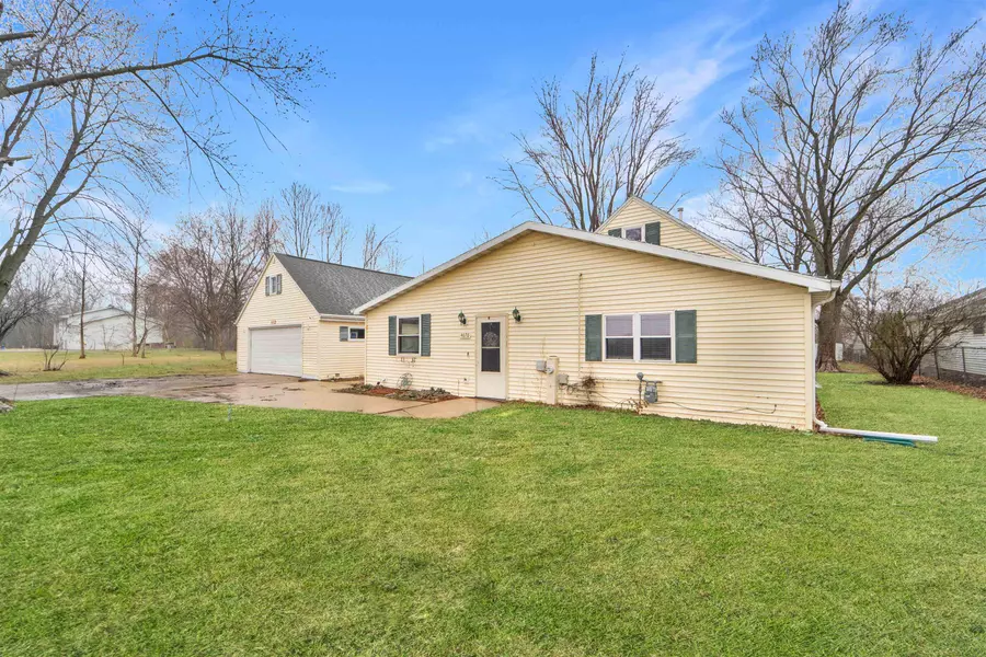 4676 COUNTY RD E, Oshkosh, WI 54904