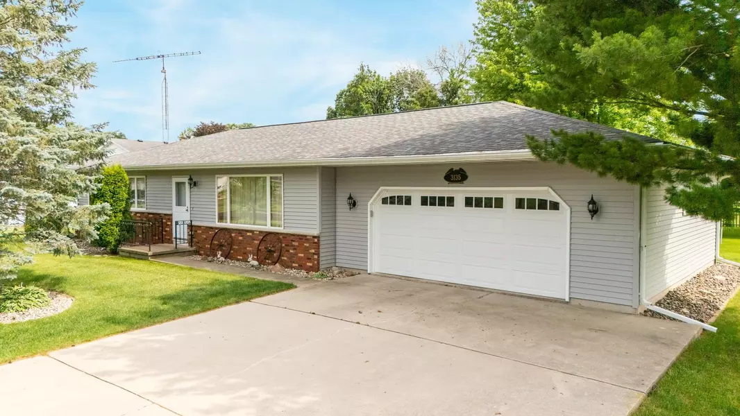 3135 SCENIC DR, Oshkosh, WI 54904