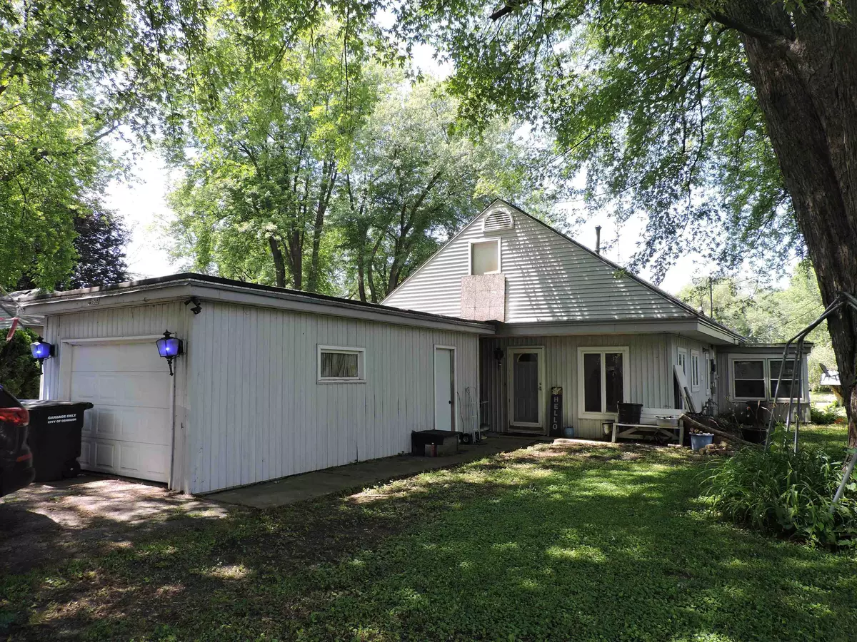 Oshkosh, WI 54901,958 COZY LN