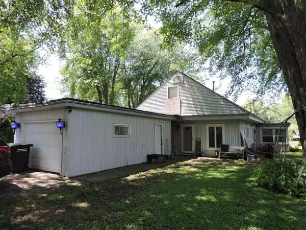 Oshkosh, WI 54901,958 COZY LN