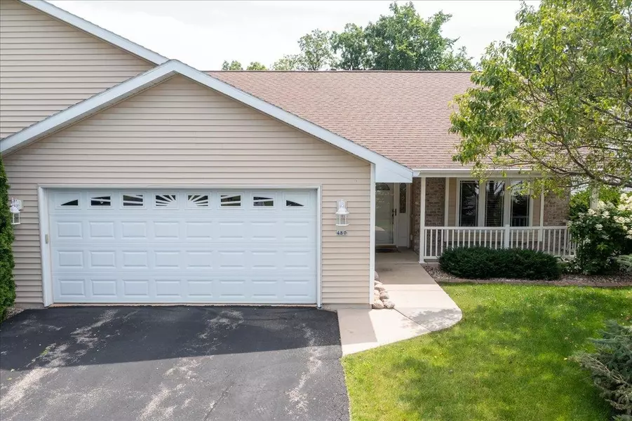 480 WYLDEWOOD DR, Oshkosh, WI 54904