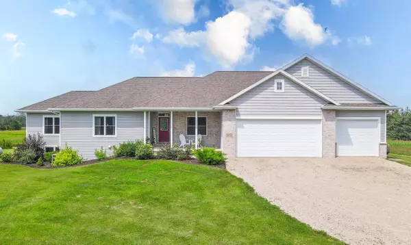 9411 NORTH RD, Fremont, WI 54940