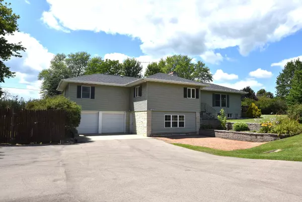 Horicon, WI 53032,219 BIRCHCREST RD