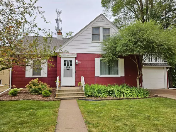 921 DESNOYER ST, Kaukauna, WI 54130