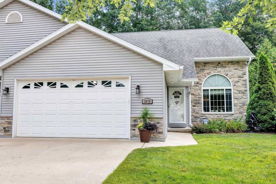 3676 NORDIC CT, Suamico, WI 54173
