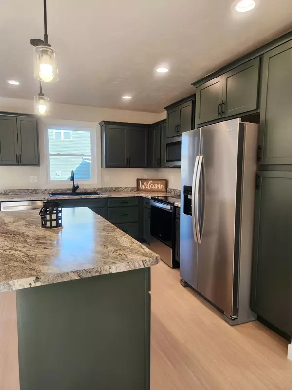 Kaukauna, WI 54130,17 ASH GROVE PL