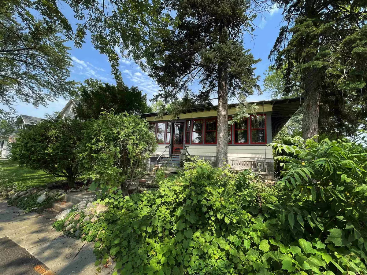 Kaukauna, WI 54130,300 W 6TH ST