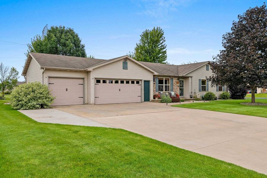 W5387 LINDEN HILL DR, Appleton, WI 54915