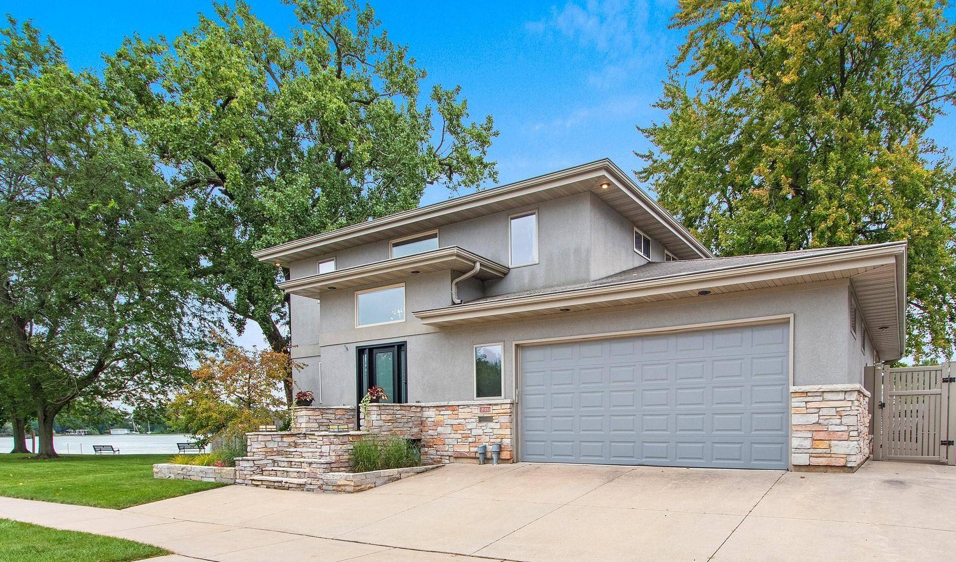 Menasha, WI 54952,841 BROAD ST