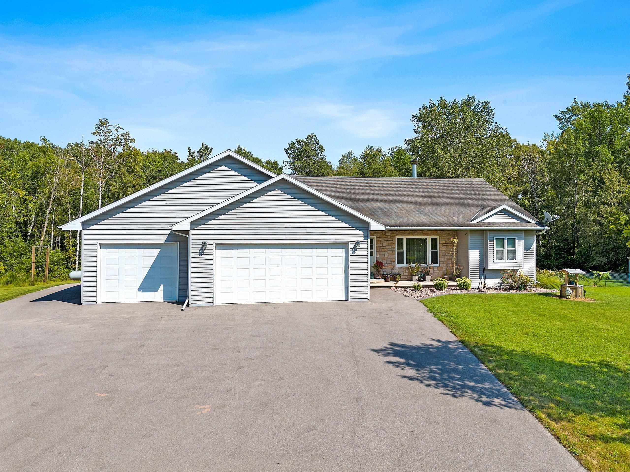 1632 COUNTY RD S, Little Suamico, WI 54141-9061