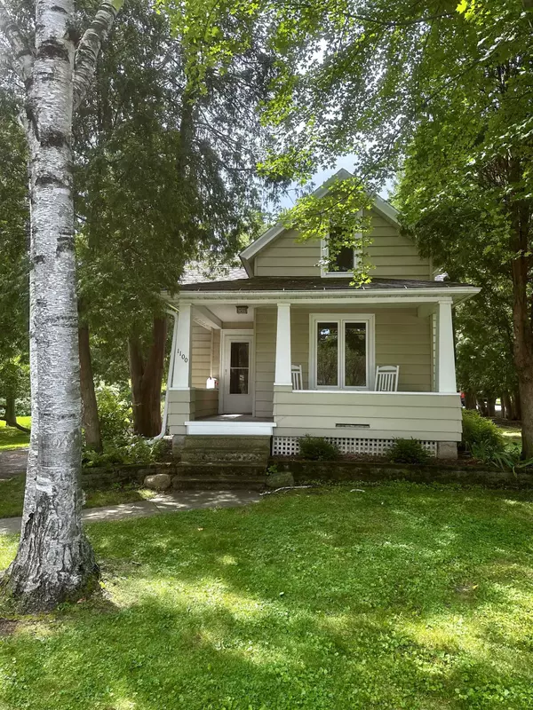 1100 HASTINGS ST, Green Bay, WI 54301-2422