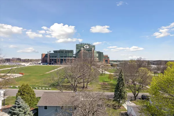 Ashwaubenon, WI 54304,957 MYRTLE LN