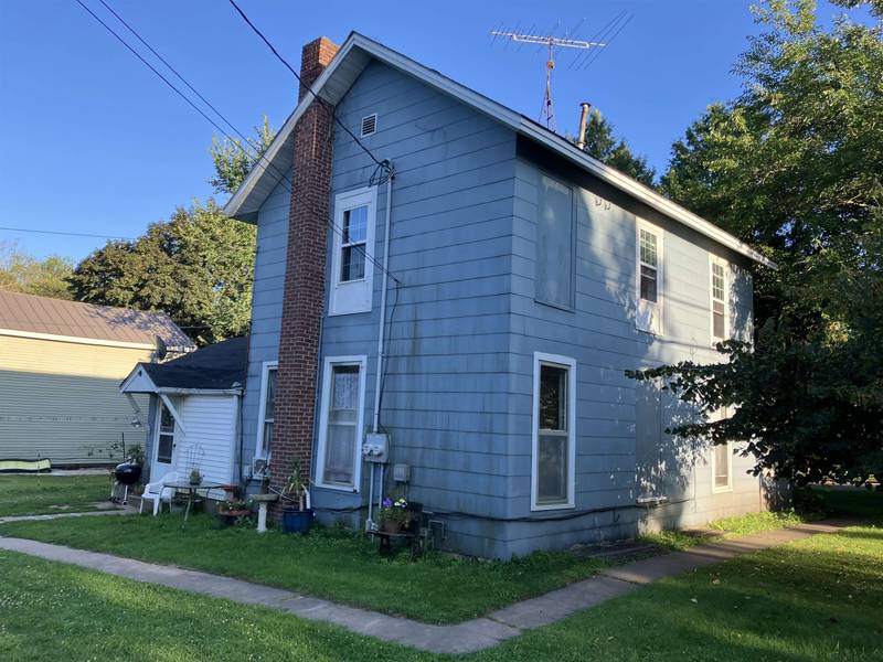 446 CENTER ST, Waupaca, WI 54981