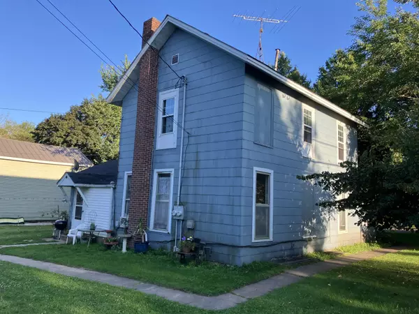 446 CENTER ST, Waupaca, WI 54981