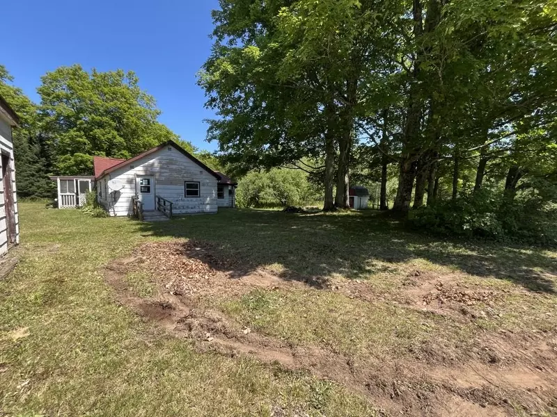 N7260 OLSON RD, Shingleton, MI 49884