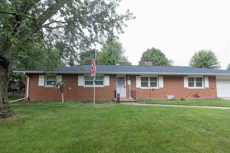 53 S MEADOWS DR, Appleton, WI 54915