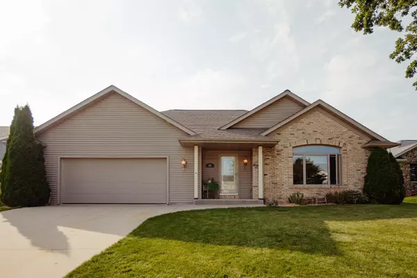 805 CHIEF KEWASKUM PL, Kewaskum, WI 53040