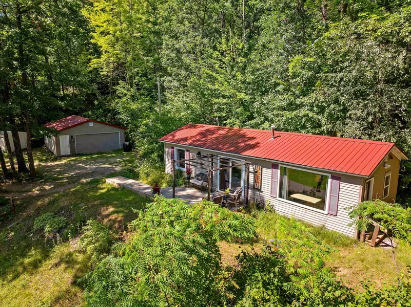 E2996 LAKE RD, Iola, WI 54945