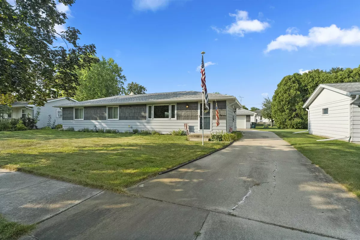 Fond Du Lac, WI 54935,904 FOREST CIR