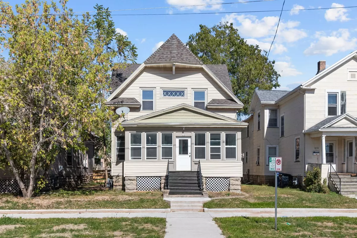 Oshkosh, WI 54901-5040,418 WAUGOO AVE