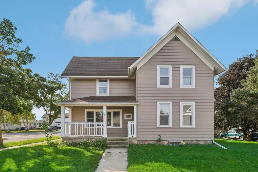 302 W JUNEAU ST, Hustisford, WI 53034