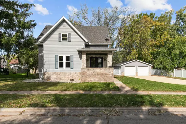 315 E HANCOCK ST, New London, WI 54961