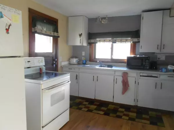 Gresham, WI 54128,725 MADER ST