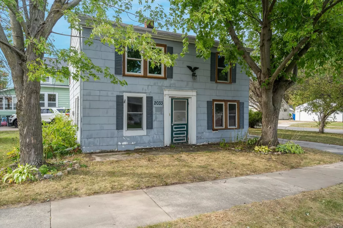 Oshkosh, WI 54901,2033 PLYMOUTH ST