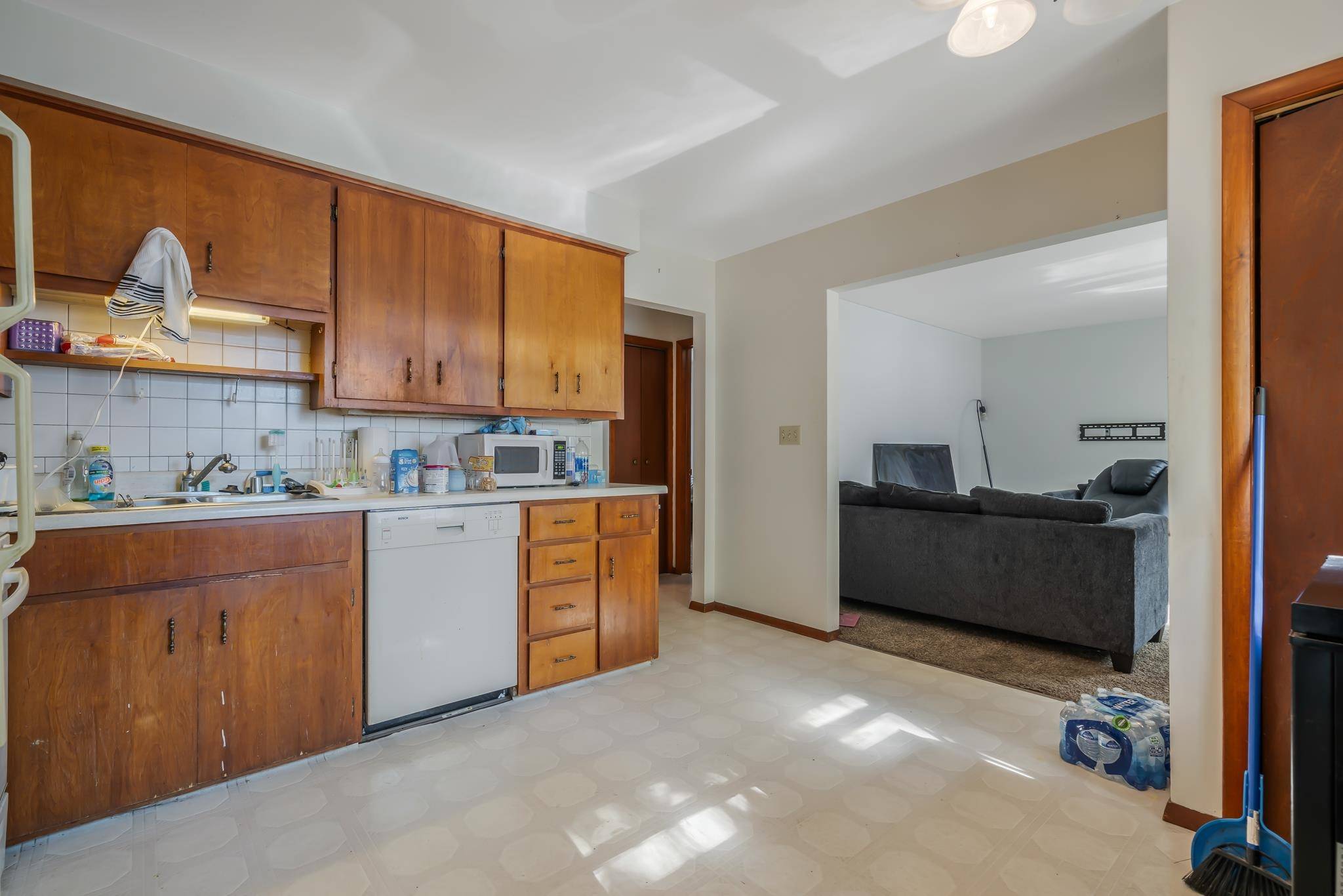 Oshkosh, WI 54901,1417 MONROE ST