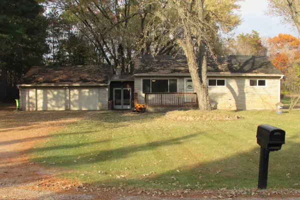 E3640 EBBE LAKE RD,  Waupaca,  WI 54981